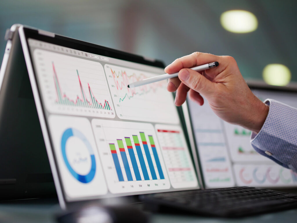 Data Analyst Using Data Analytics KPI Dashboard